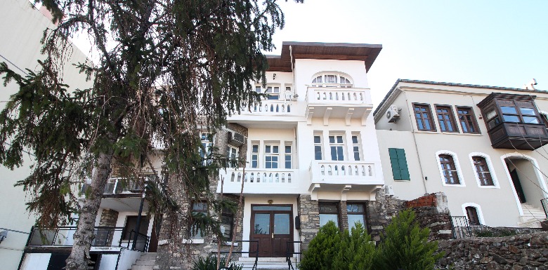 İZMİR’e yeniden aşık olmanız için “TARİHİ VARYANT KÖŞKÜ”