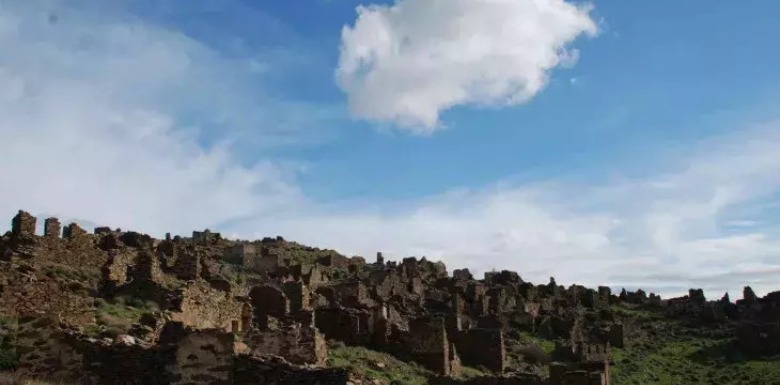 Karaburun’da Çok Özel Bir Nokta: Sazak Köyü