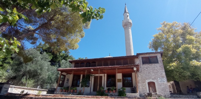 Karaburun Mordoğan Ayşe Kadın Camii