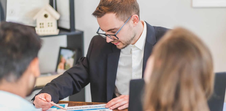 Neden Kurumsal Emlak Danışmanlarıyla Çalışmak Akıllıca Bir Seçimdir?