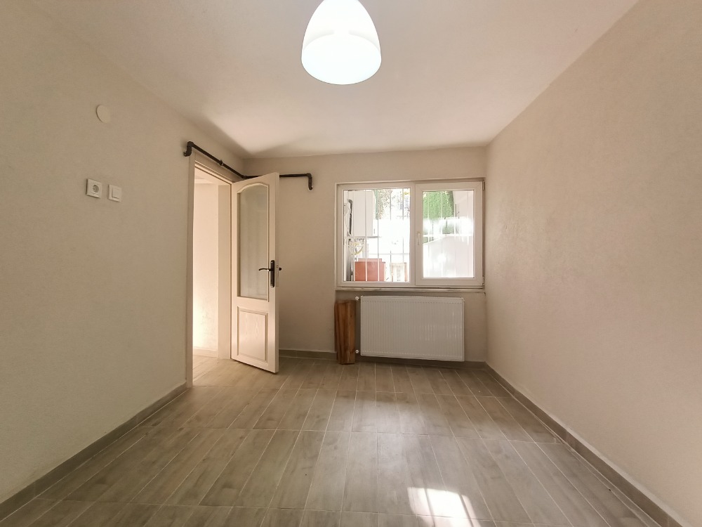 ORTAKÖY-DEREBOYU, MERKEZE YAKIN YENİ KİRALIK 1+1 BÜYÜK BAHÇELİ DAİRE