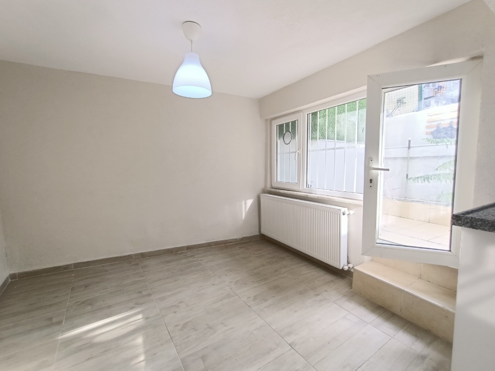 ORTAKÖY-DEREBOYU, MERKEZE YAKIN YENİ KİRALIK 1+1 BÜYÜK BAHÇELİ DAİRE