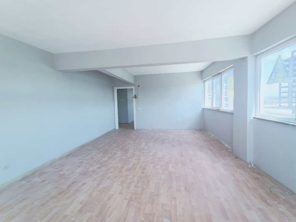 NUMUNEBAĞI CAD.DE, KİRALIK 3 CEPHELİ, 4 ODALI OFİS, KATTA TEK