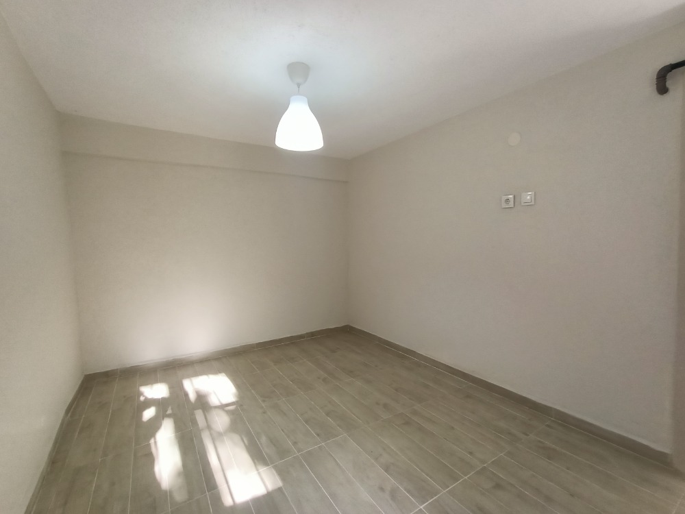 ORTAKÖY-DEREBOYU, MERKEZE YAKIN YENİ KİRALIK 1+1 BÜYÜK BAHÇELİ DAİRE