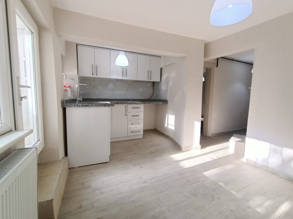 ORTAKÖY-DEREBOYU, MERKEZE YAKIN YENİ KİRALIK 1+1 BÜYÜK BAHÇELİ DAİRE