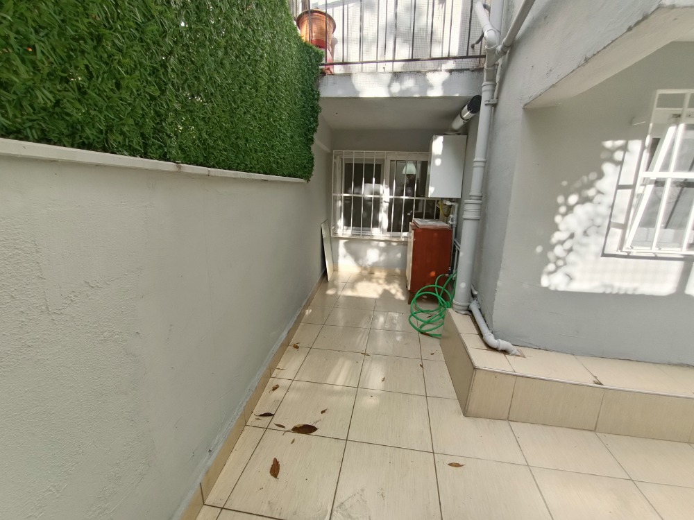 ORTAKÖY-DEREBOYU, MERKEZE YAKIN YENİ KİRALIK 1+1 BÜYÜK BAHÇELİ DAİRE