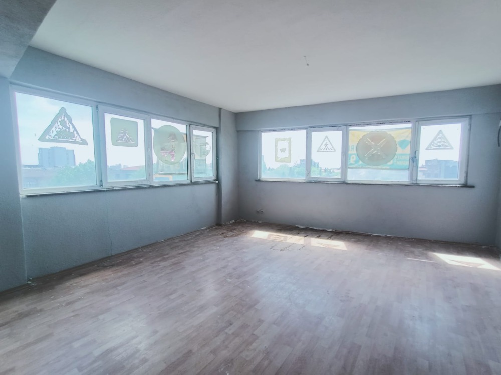 NUMUNEBAĞI CAD.DE, KİRALIK 3 CEPHELİ, 4 ODALI OFİS, KATTA TEK