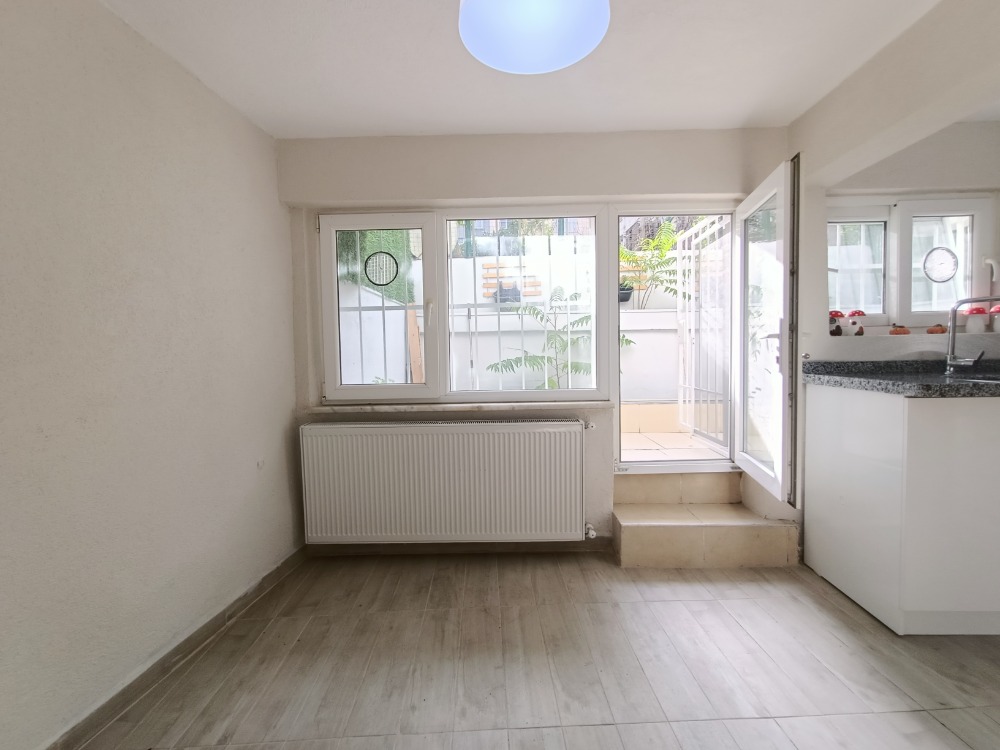 ORTAKÖY-DEREBOYU, MERKEZE YAKIN YENİ KİRALIK 1+1 BÜYÜK BAHÇELİ DAİRE