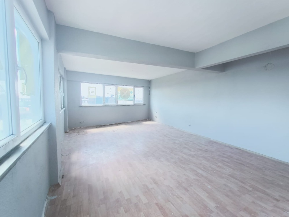 NUMUNEBAĞI CAD.DE, KİRALIK 3 CEPHELİ, 4 ODALI OFİS, KATTA TEK