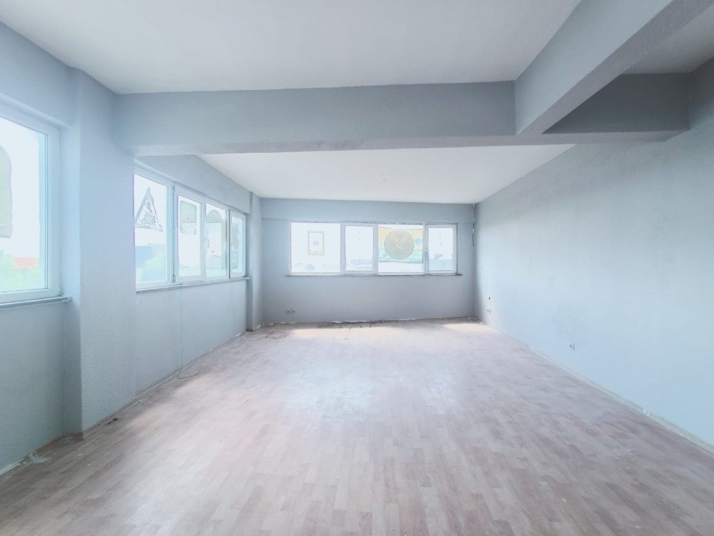 NUMUNEBAĞI CAD.DE, KİRALIK 3 CEPHELİ, 4 ODALI OFİS, KATTA TEK