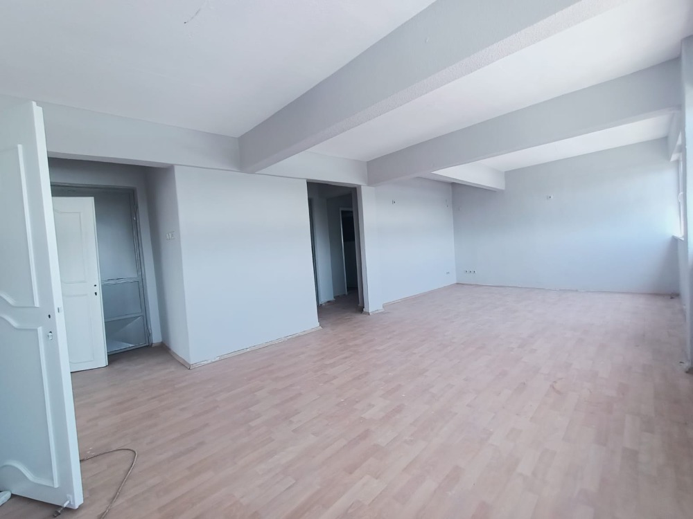 NUMUNEBAĞI CAD.DE, KİRALIK 3 CEPHELİ, 4 ODALI OFİS, KATTA TEK