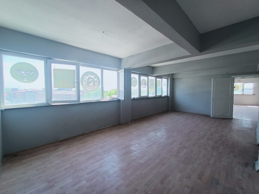 NUMUNEBAĞI CAD.DE, KİRALIK 3 CEPHELİ, 4 ODALI OFİS, KATTA TEK