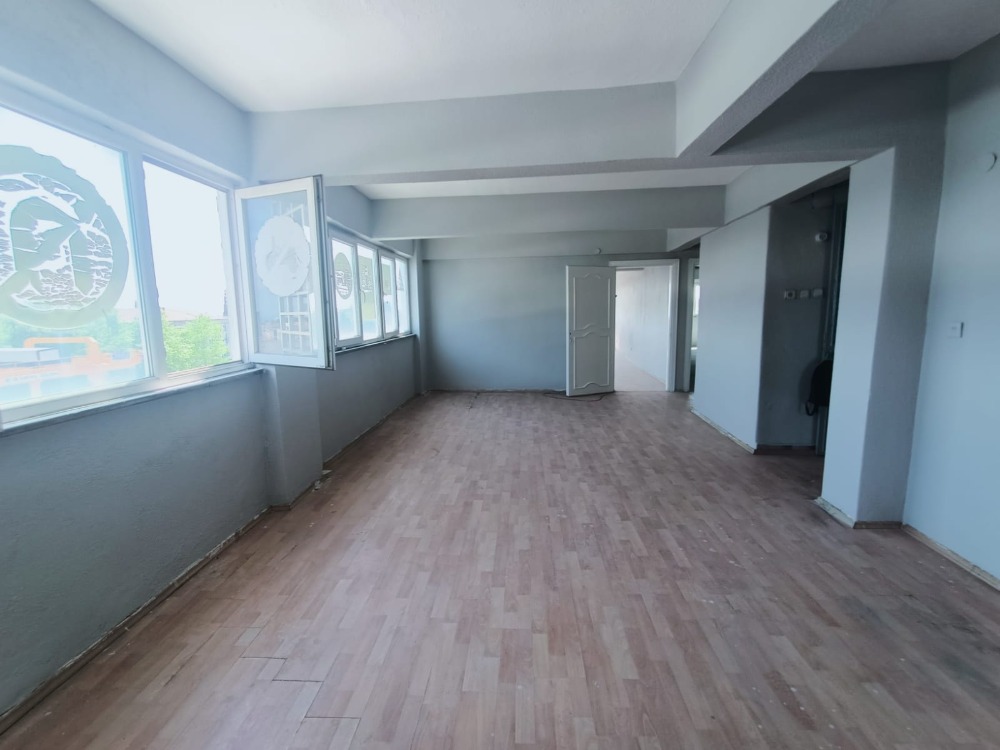 NUMUNEBAĞI CAD.DE, KİRALIK 3 CEPHELİ, 4 ODALI OFİS, KATTA TEK