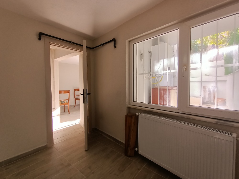 ORTAKÖY-DEREBOYU, MERKEZE YAKIN YENİ KİRALIK 1+1 BÜYÜK BAHÇELİ DAİRE