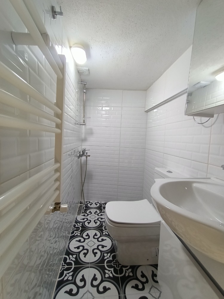 ORTAKÖY-DEREBOYU, MERKEZE YAKIN YENİ KİRALIK 1+1 BÜYÜK BAHÇELİ DAİRE