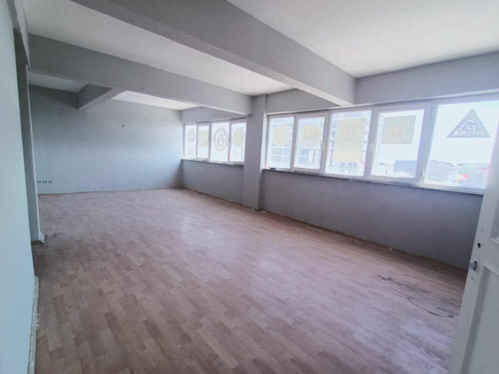 NUMUNEBAĞI CAD.DE, KİRALIK 3 CEPHELİ, 4 ODALI OFİS, KATTA TEK