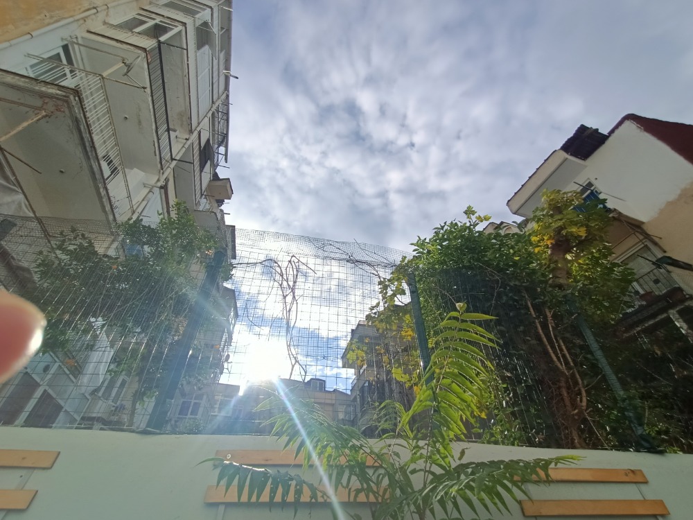 ORTAKÖY-DEREBOYU, MERKEZE YAKIN YENİ KİRALIK 1+1 BÜYÜK BAHÇELİ DAİRE