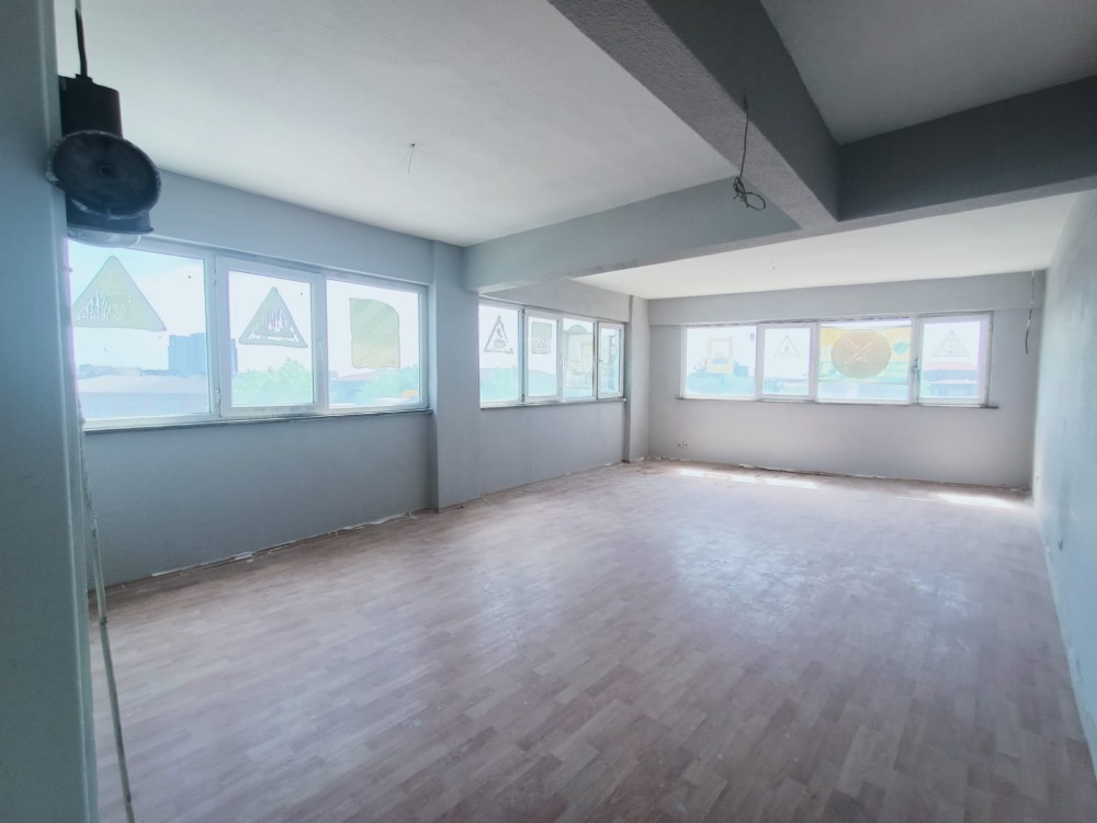 NUMUNEBAĞI CAD.DE, KİRALIK 3 CEPHELİ, 4 ODALI OFİS, KATTA TEK