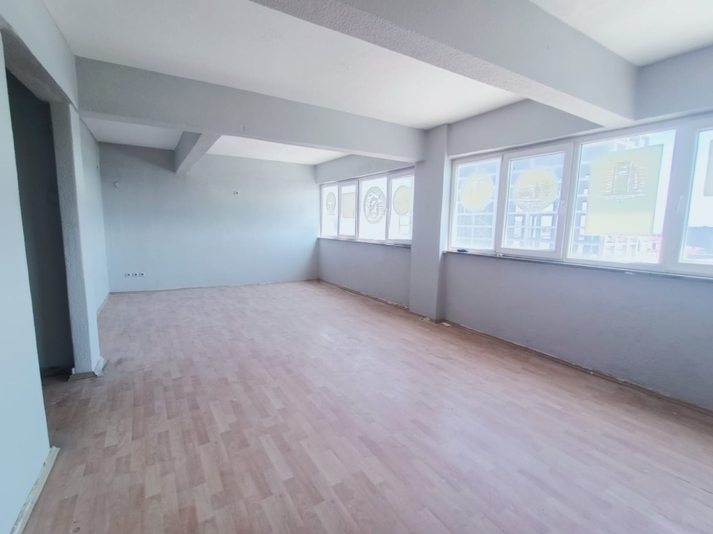 NUMUNEBAĞI CAD.DE, KİRALIK 3 CEPHELİ, 4 ODALI OFİS, KATTA TEK