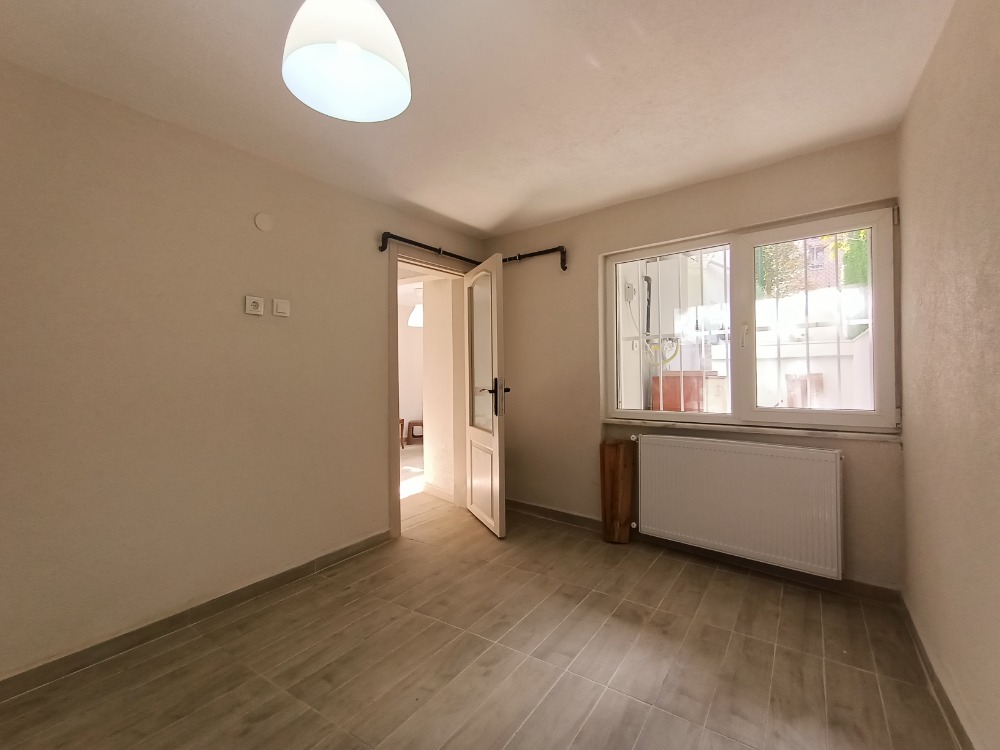 ORTAKÖY-DEREBOYU, MERKEZE YAKIN YENİ KİRALIK 1+1 BÜYÜK BAHÇELİ DAİRE