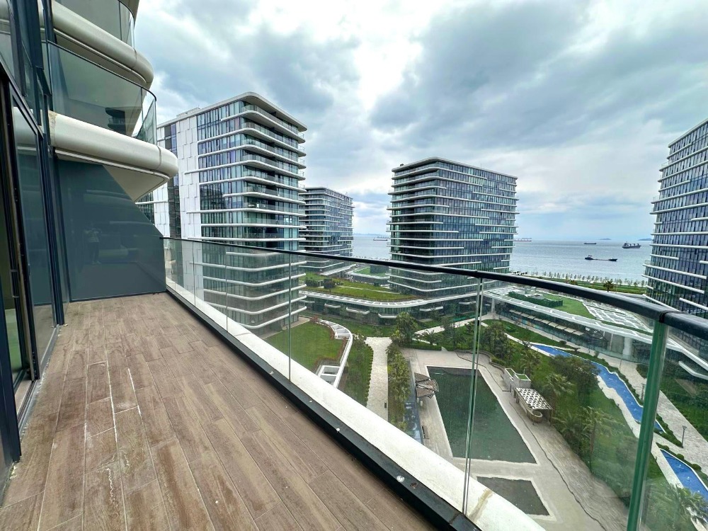 Yedi Mavi’de Satılık 3.5 +1 Deniz Manzaralı Daire | 175m² Büyük Balkonlu Lüks Rezidans – Zeytinburnu