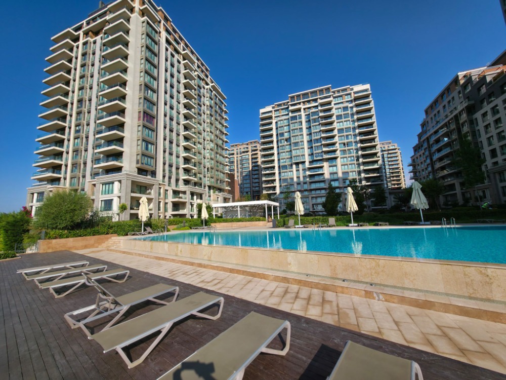 Büyükyalı Fişekhane’de Kiralık 3.5+1 – Deniz ve Havuz Manzaralı