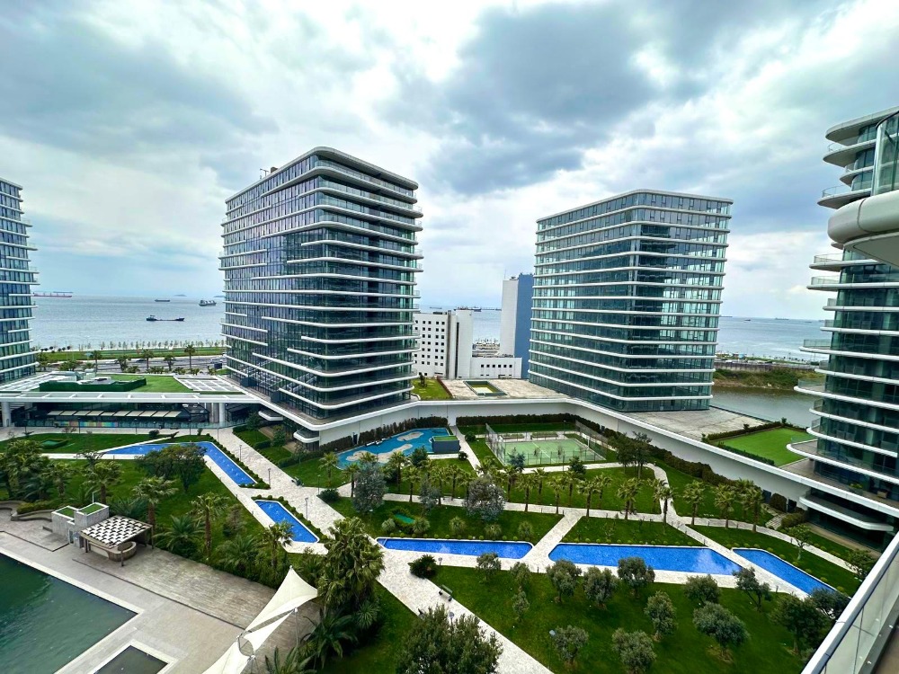 Yedi Mavi’de Satılık 3.5 +1 Deniz Manzaralı Daire | 175m² Büyük Balkonlu Lüks Rezidans – Zeytinburnu
