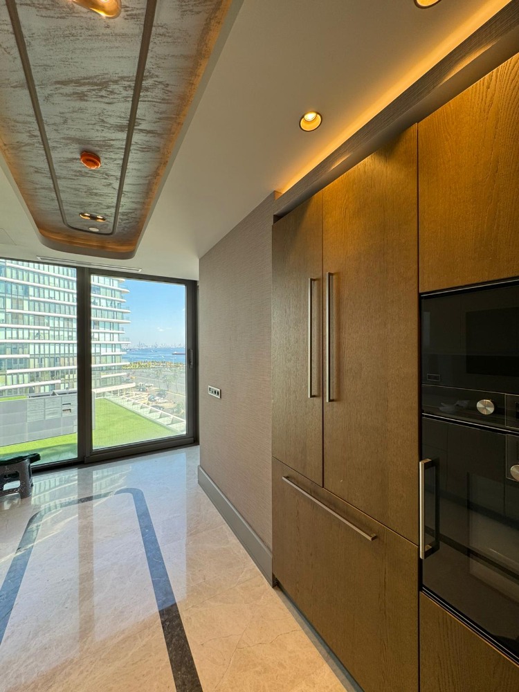 ZEYTINBURNU YEDI MAVI’DE KAPALI MUTFAKLI MANZARALI 3+1 KIRALIK DAIRE