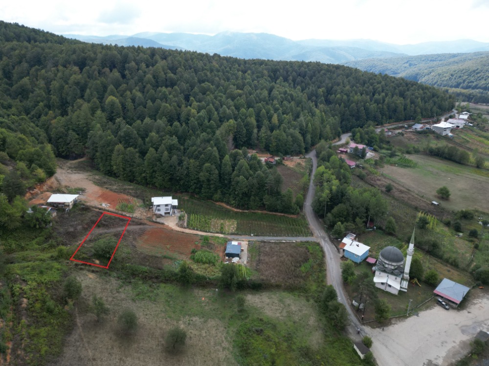 BURSA İZNİK KUTLUCA’DA İMARLI ARSA – DOĞAYLA İÇ İÇE YAŞAM FIRSATI