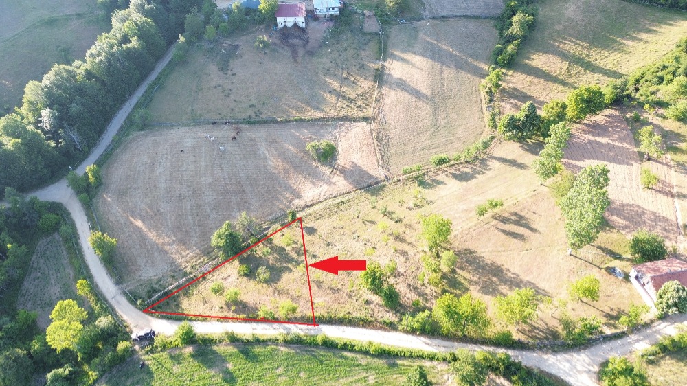  BURSA İZNİK KIRINTI KÖYÜ’NDE VADİ MANZARALI 347 m² İMARLI ARSA