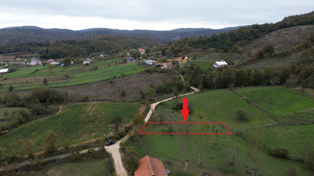 🌄 BURSA İZNİK KIRINTI KÖYÜ’NDE VADİ MANZARALI 760 m² İMARLI ARSA