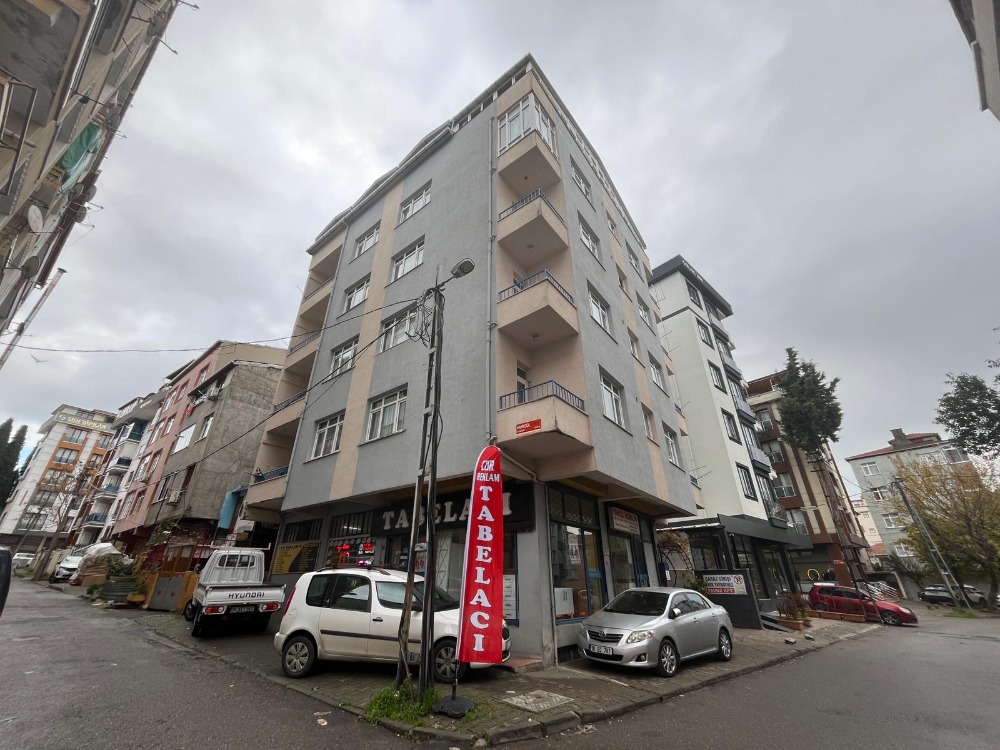 ANA CADDE ÜZERİNDE 2+1 KİRALIK DAİRE