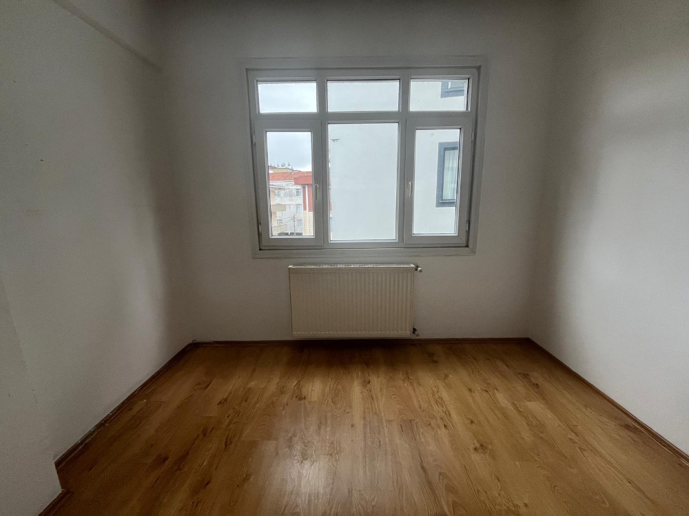 ANA CADDE ÜZERİNDE 2+1 KİRALIK DAİRE