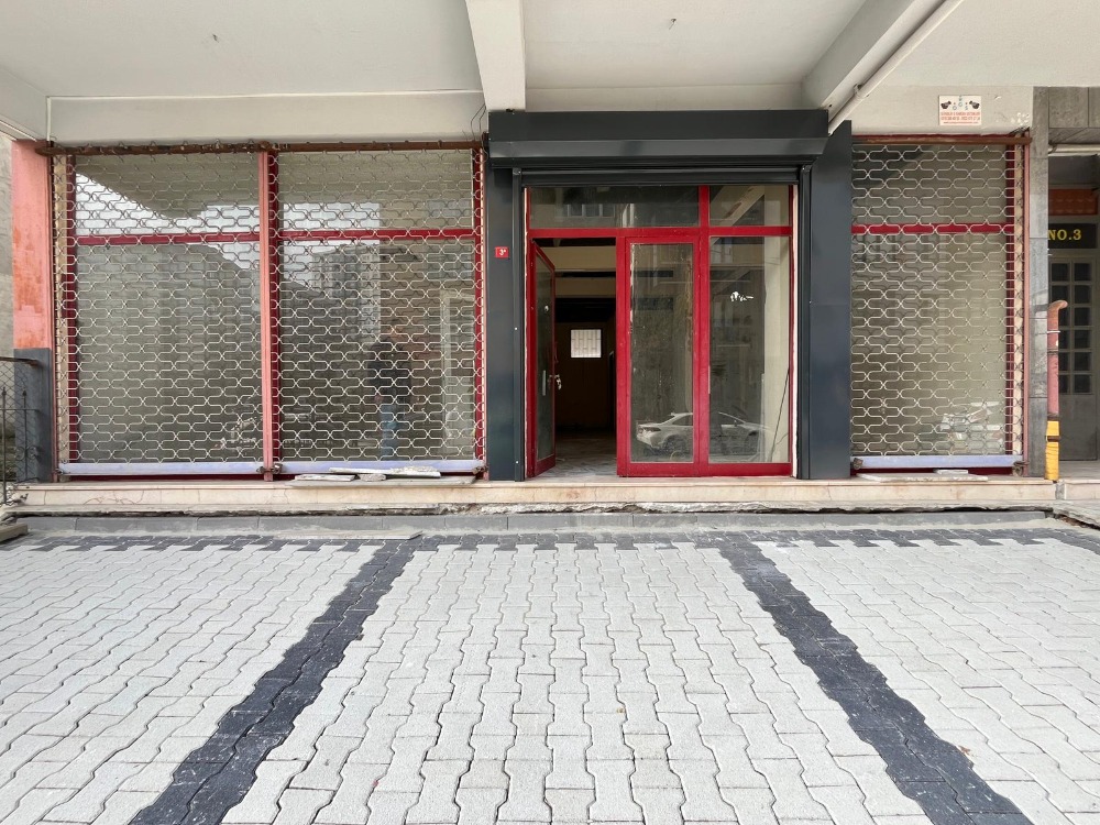 180 M2 NET KULLANIM ALANLI DÜZ GİRİŞLİ KİRALIK DÜKKAN 