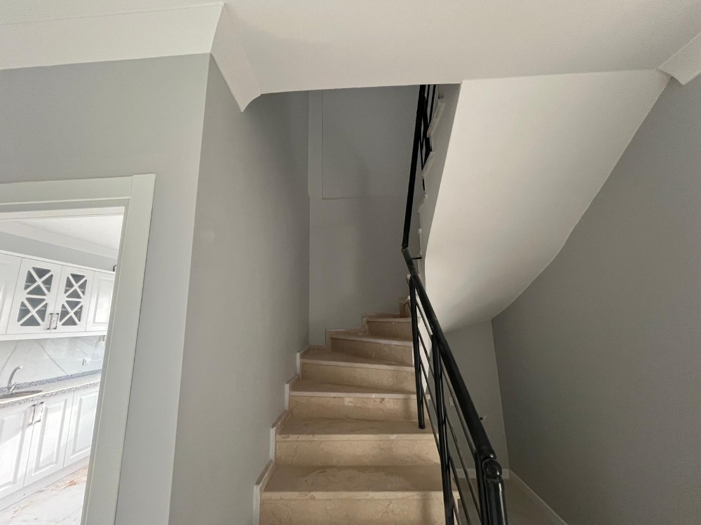 ÇAYIROVA BELEDİYESİ KARŞISI AÇIK TERASLI 3+2 SATILIK DUBLEX