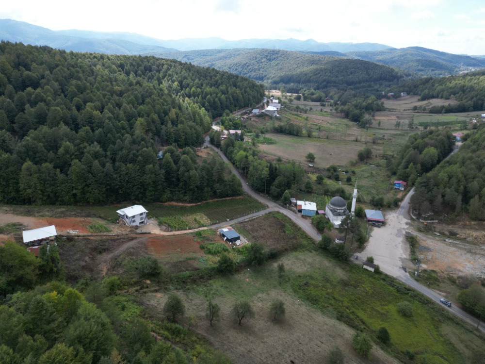 BURSA İZNİK KUTLUCA’DA İMARLI ARSA – DOĞAYLA İÇ İÇE YAŞAM FIRSATI