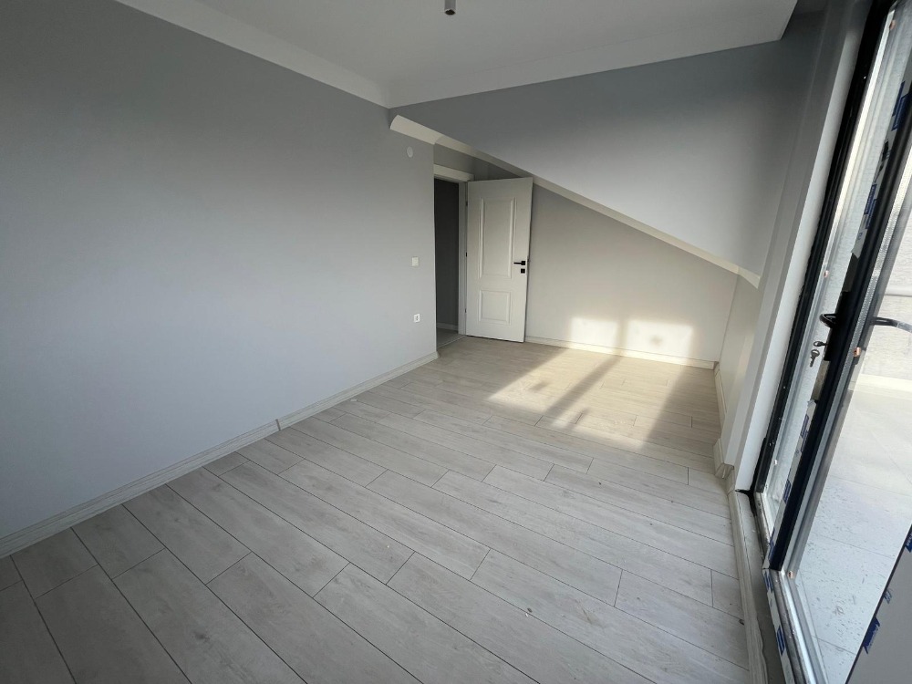 ÇAYIROVA BELEDİYESİ KARŞISI AÇIK TERASLI 3+2 SATILIK DUBLEX