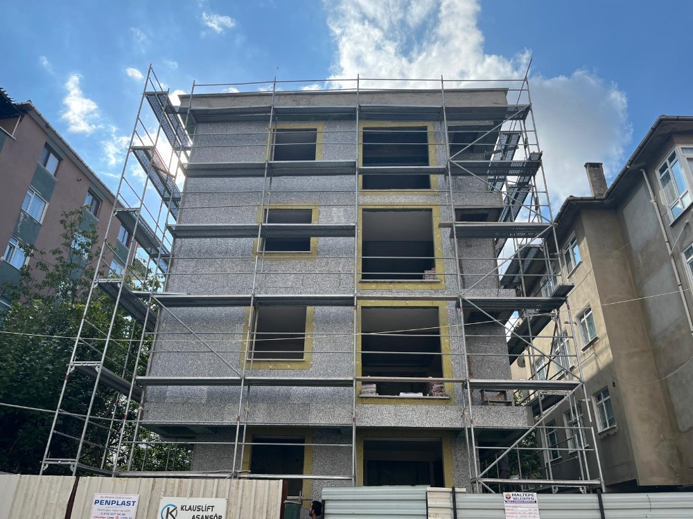 CEVİZLİ  İSTASYON YANI 2+1 GENİŞ SATILIK DAİRE 