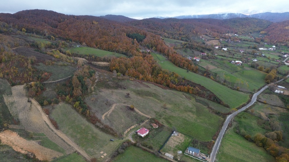 🌄 BURSA İZNİK KIRINTI KÖYÜ’NDE VADİ MANZARALI 1317 m² İMARLI ARSA