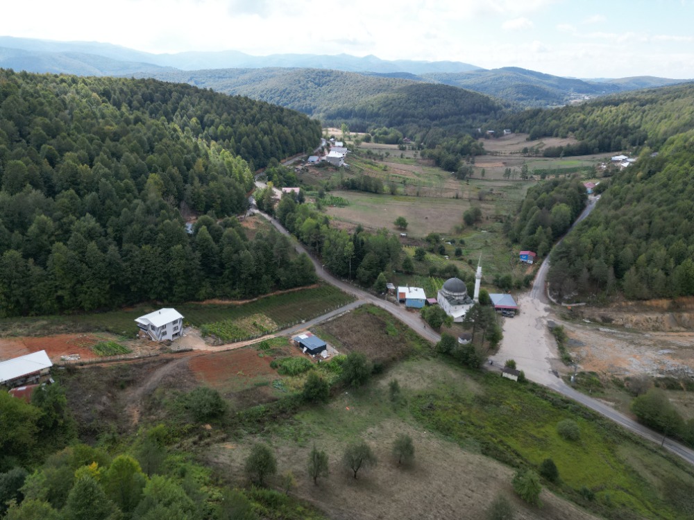 BURSA İZNİK KUTLUCA’DA İMARLI ARSA – DOĞAYLA İÇ İÇE YAŞAM FIRSATI