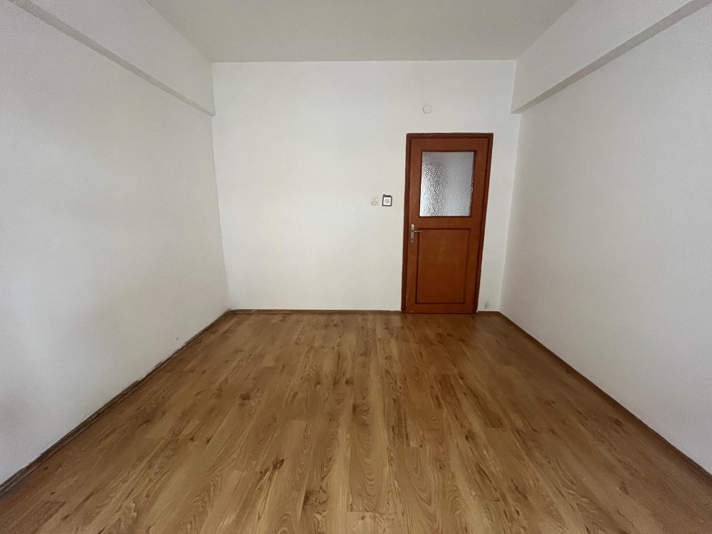 ANA CADDE ÜZERİNDE 2+1 KİRALIK DAİRE