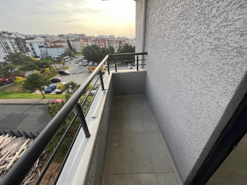 ÇAYIROVA BELEDİYESİ KARŞISI AÇIK TERASLI 3+2 SATILIK DUBLEX