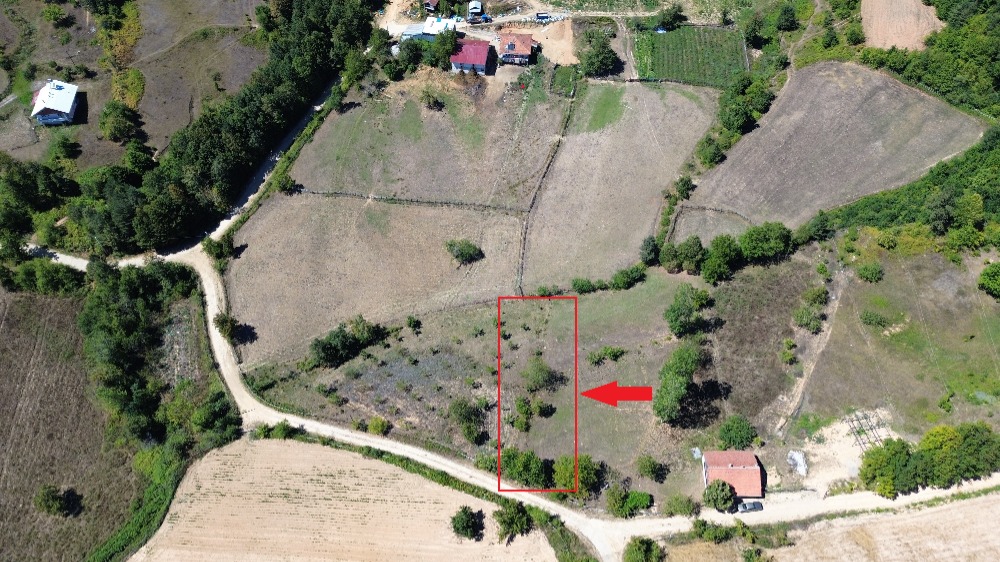 🌄 BURSA İZNİK KIRINTI KÖYÜ’NDE VADİ MANZARALI 760 m² İMARLI ARSA
