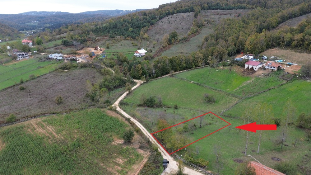 🌄 BURSA İZNİK KIRINTI KÖYÜ’NDE VADİ MANZARALI 760 m² İMARLI ARSA