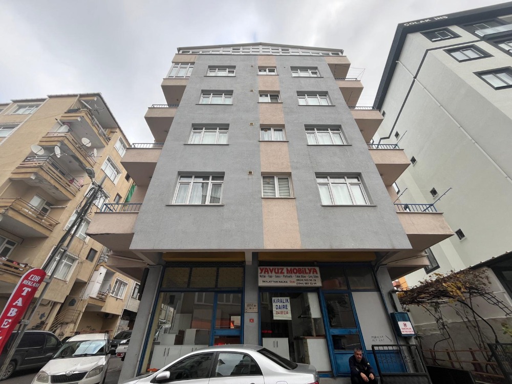 ANA CADDE ÜZERİNDE 2+1 KİRALIK DAİRE