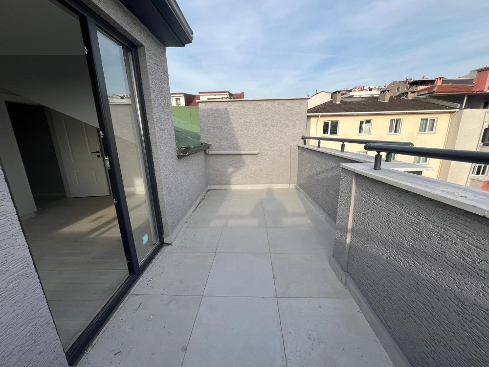 ÇAYIROVA BELEDİYESİ KARŞISI AÇIK TERASLI 3+2 SATILIK DUBLEX