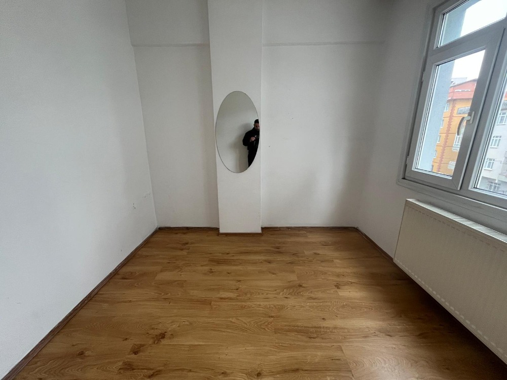 ANA CADDE ÜZERİNDE 2+1 KİRALIK DAİRE