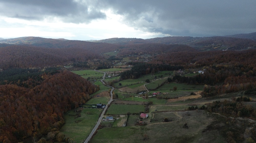 🌄 BURSA İZNİK KIRINTI KÖYÜ’NDE VADİ MANZARALI 1317 m² İMARLI ARSA