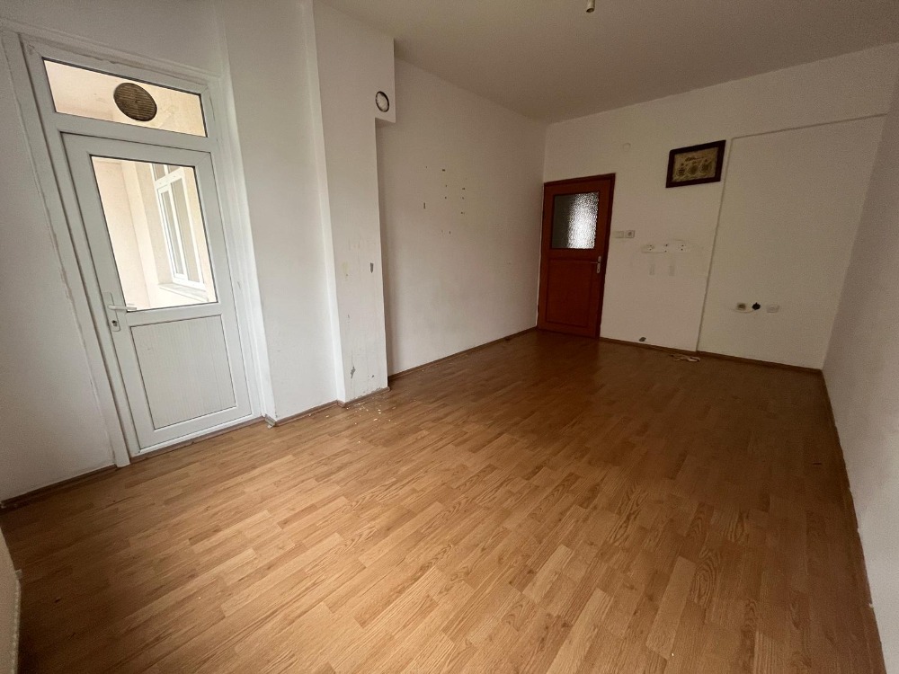 ANA CADDE ÜZERİNDE 2+1 KİRALIK DAİRE