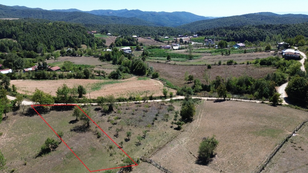 🌄 BURSA İZNİK KIRINTI KÖYÜ’NDE VADİ MANZARALI 760 m² İMARLI ARSA